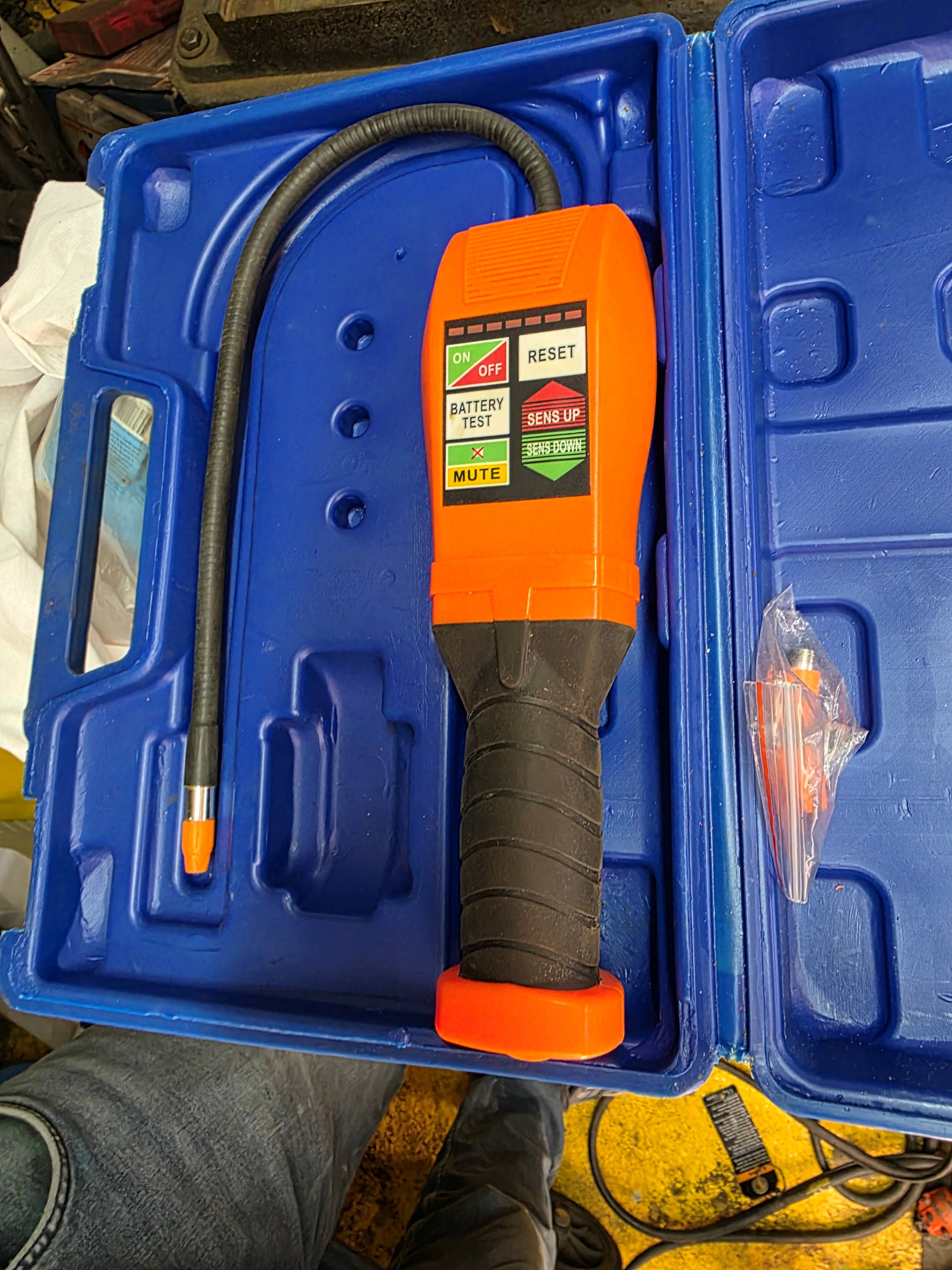 Soğutucu Kaçak Dedektörü HVAC – Tüm Halojen Soğutucu Gaz Kaçaklarını Tespit Eden, 6 Kademeli Ayarlanabilir Hassasiyetli Freon Kaçak Dedektörü