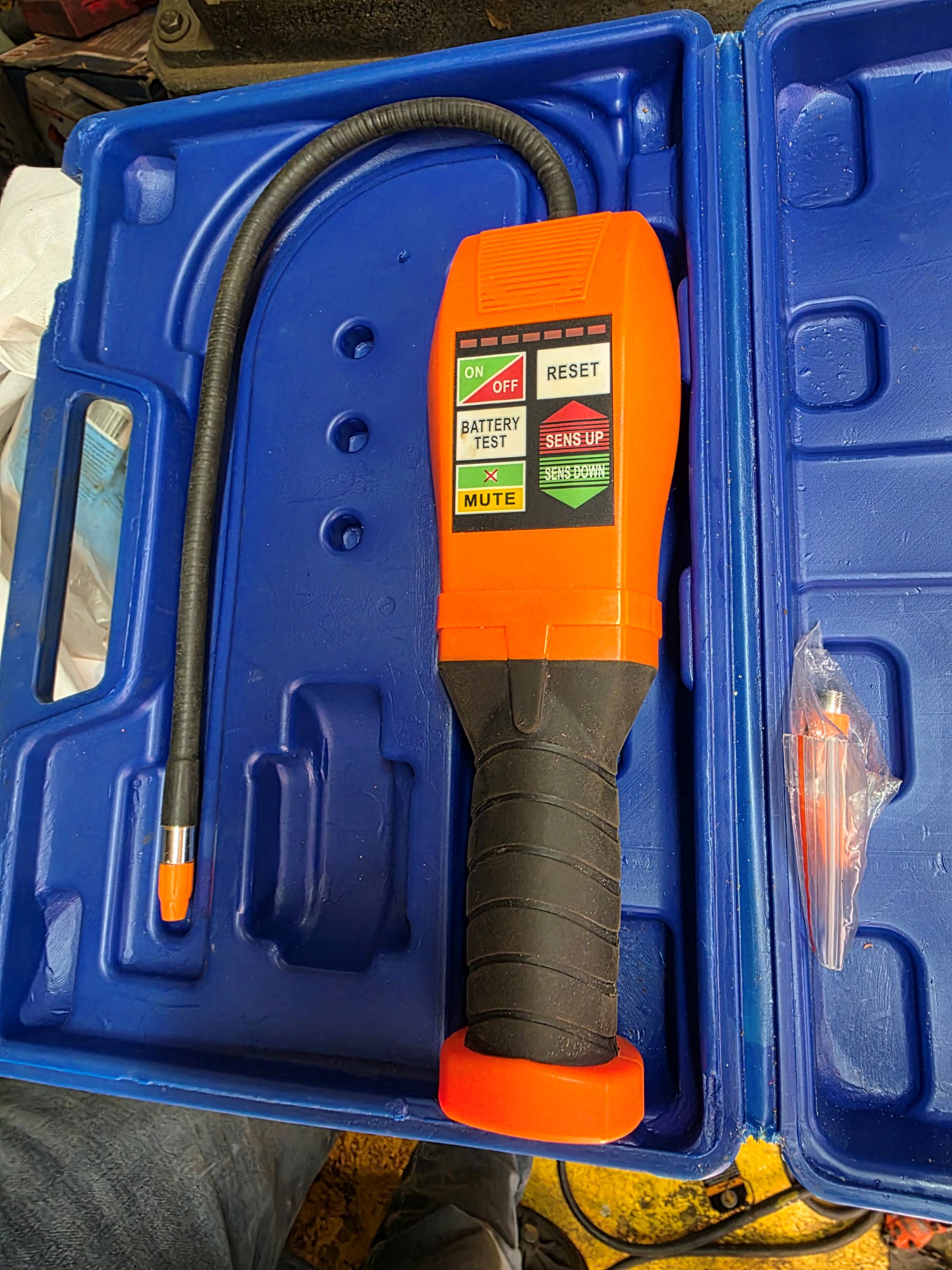 Soğutucu Kaçak Dedektörü HVAC – Tüm Halojen Soğutucu Gaz Kaçaklarını Tespit Eden, 6 Kademeli Ayarlanabilir Hassasiyetli Freon Kaçak Dedektörü