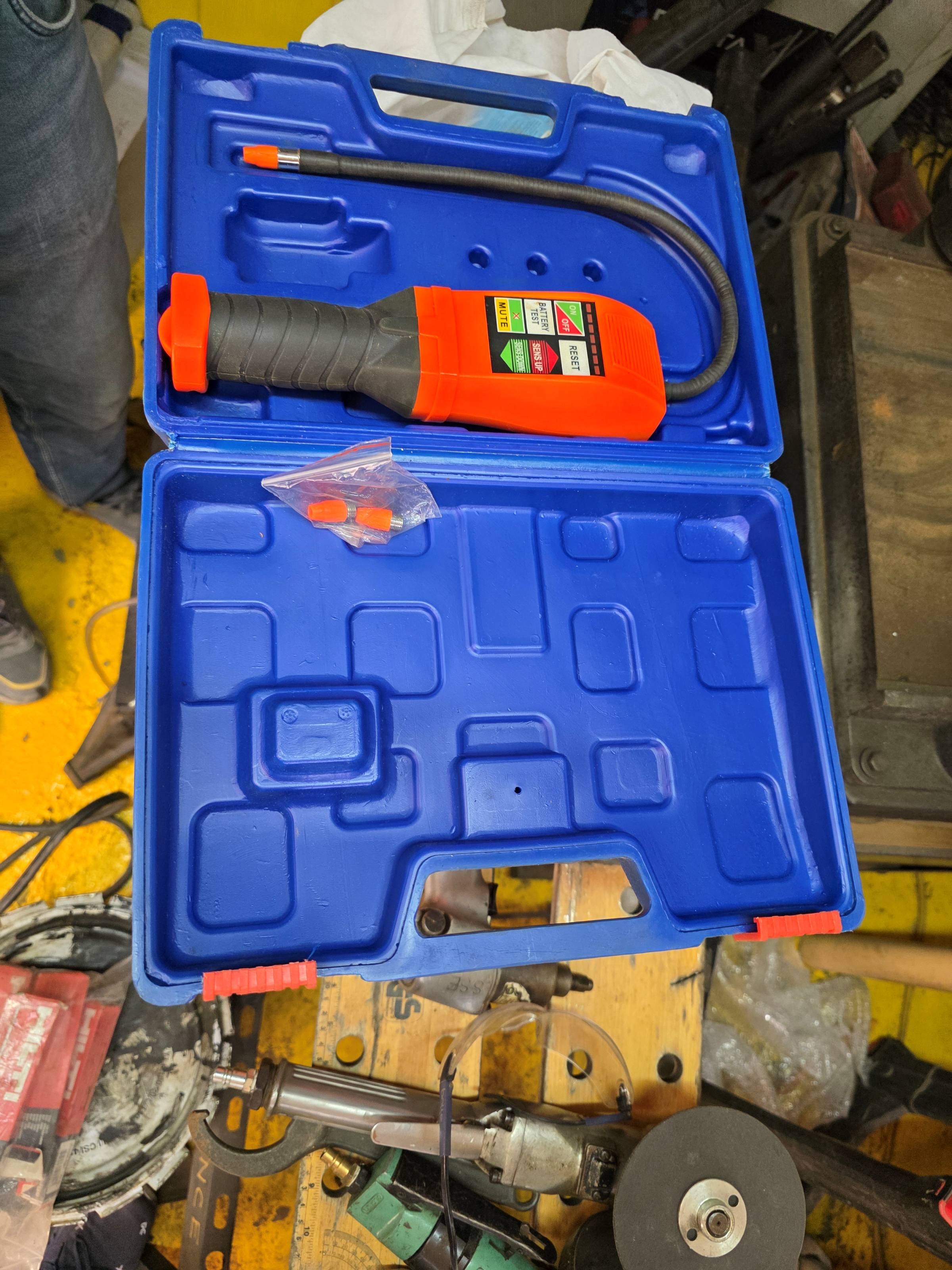 Soğutucu Kaçak Dedektörü HVAC – Tüm Halojen Soğutucu Gaz Kaçaklarını Tespit Eden, 6 Kademeli Ayarlanabilir Hassasiyetli Freon Kaçak Dedektörü