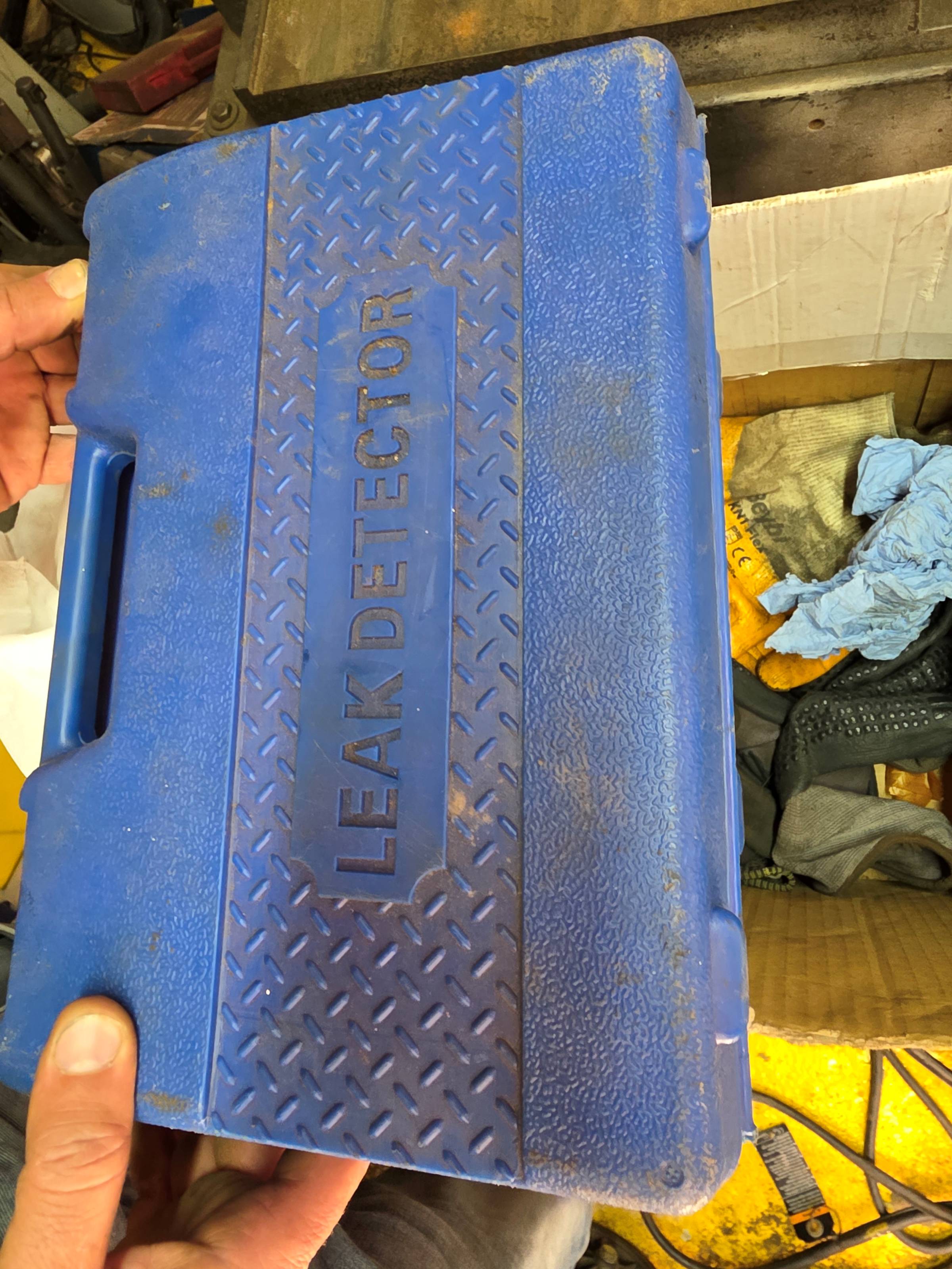 Soğutucu Kaçak Dedektörü HVAC – Tüm Halojen Soğutucu Gaz Kaçaklarını Tespit Eden, 6 Kademeli Ayarlanabilir Hassasiyetli Freon Kaçak Dedektörü