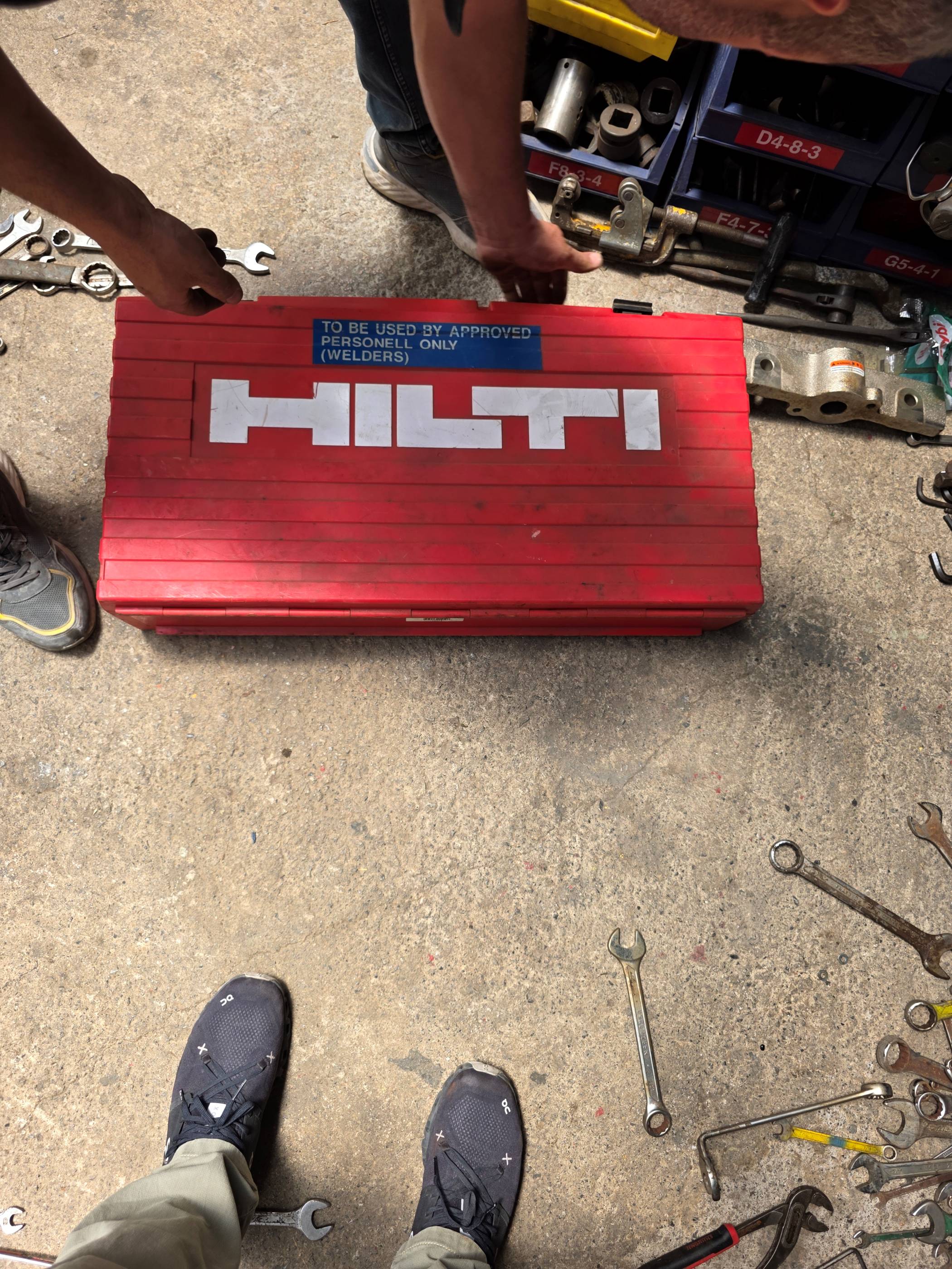 Hilti DX 351-BT Barutlu Çivi Çakma Tabancası