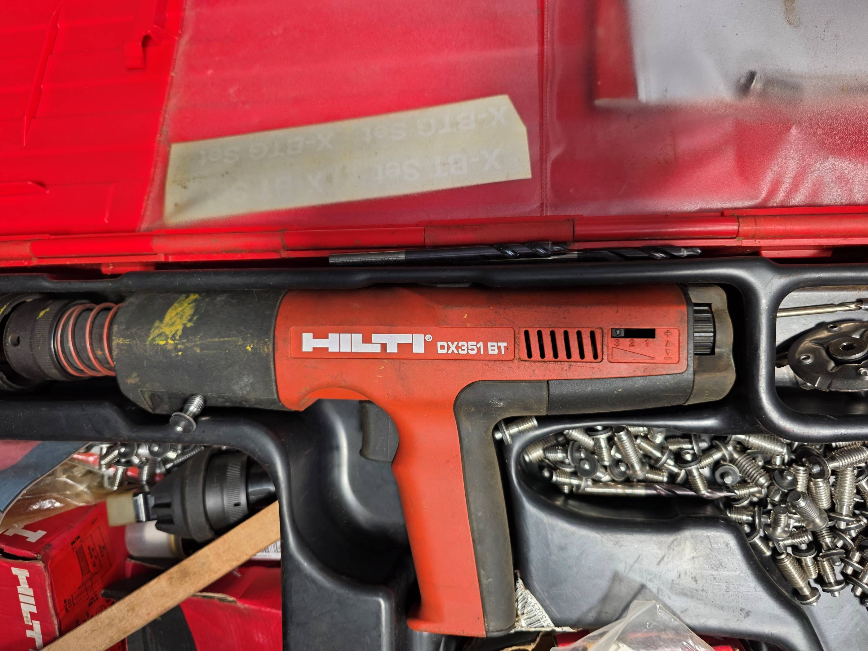 Hilti DX 351-BT Barutlu Çivi Çakma Tabancası