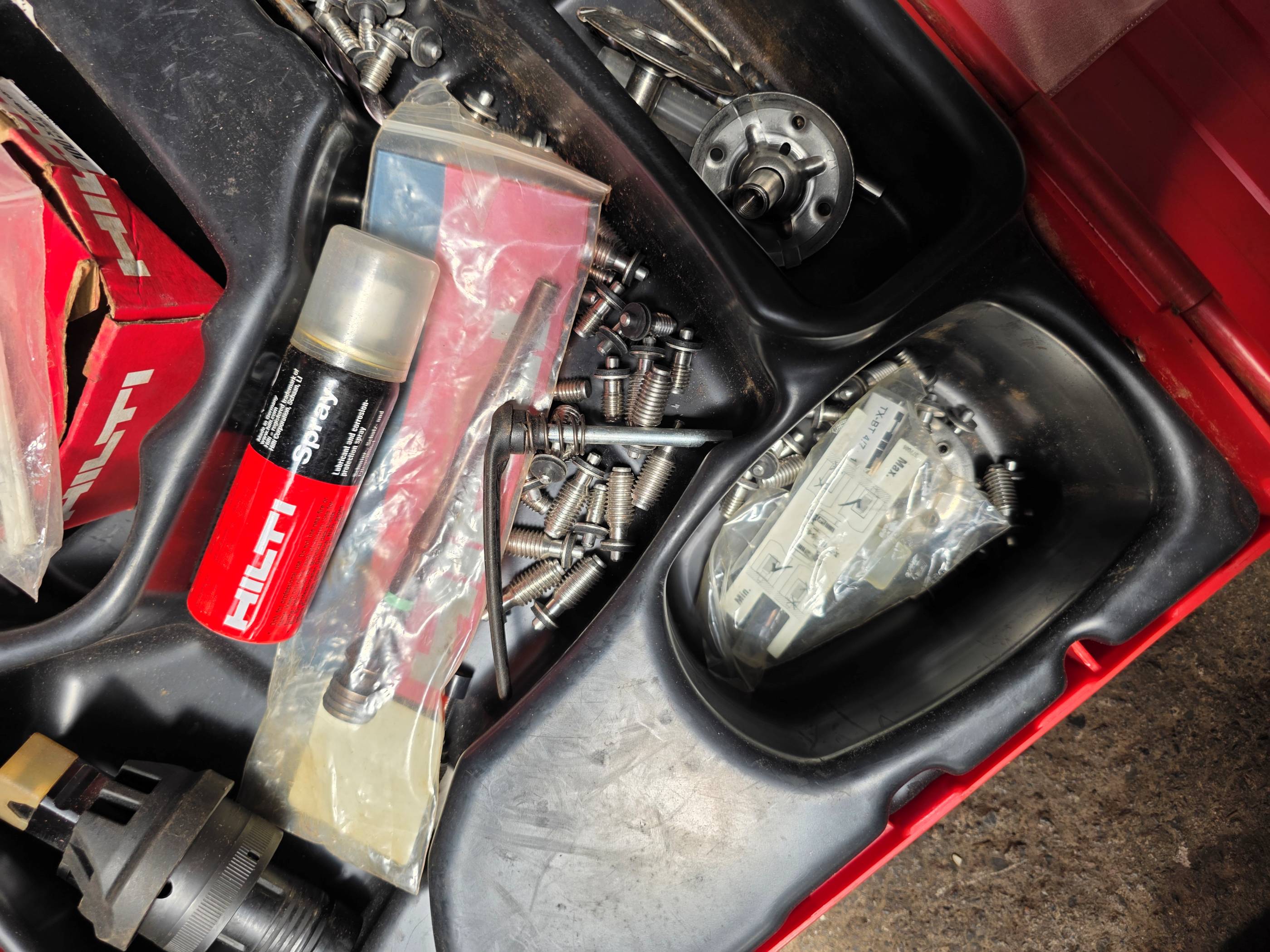 Hilti DX 351-BT Barutlu Çivi Çakma Tabancası