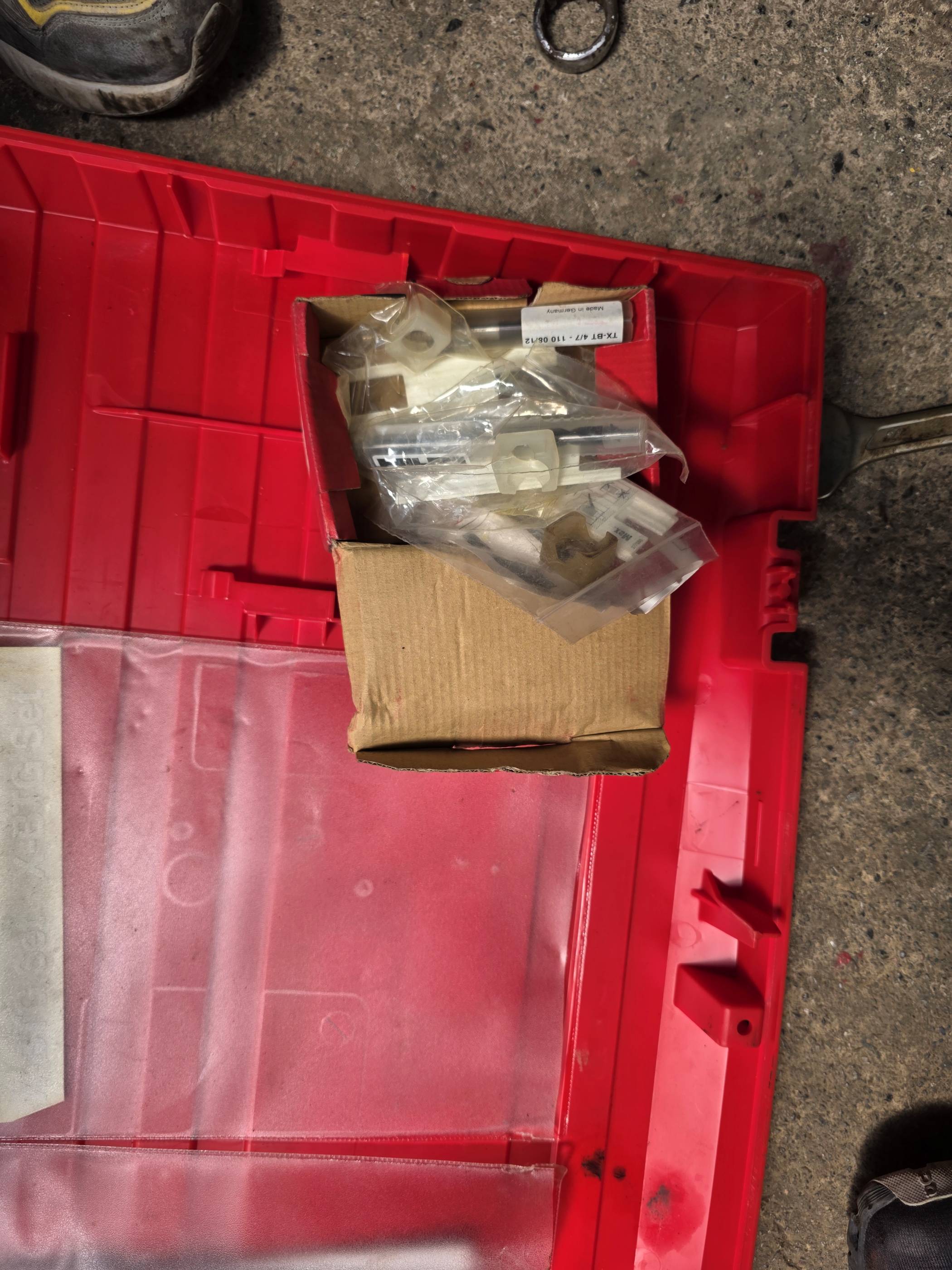 Hilti DX 351-BT Barutlu Çivi Çakma Tabancası